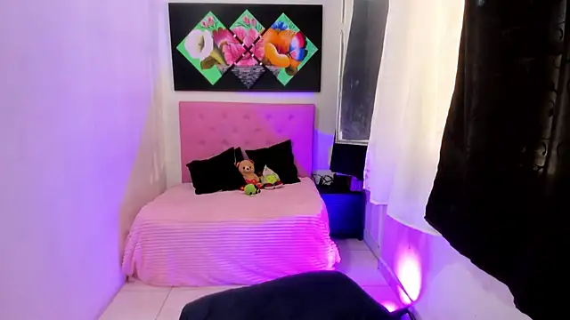 issa kitty online show from November 2025 06:31:02 PM