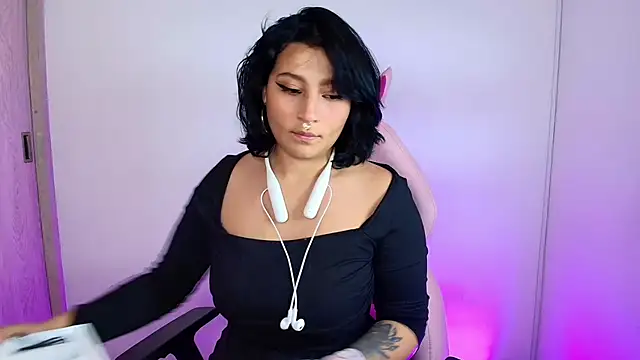 Pauilina online show from January 2025 08:48:01 PM