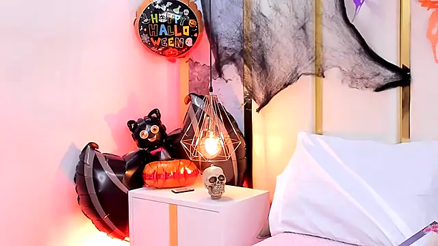 SalommeFlores online show from October 2025 07:10:02 PM