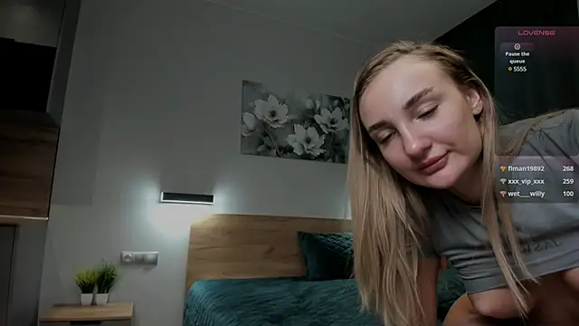 Snapshot of chloewallace chatting on March 2025 07:15:02 PM chloewallace online show from March 2025 07:15:02 PM