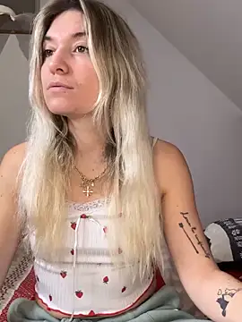 carlaaa online show from November 2025 09:59:01 PM