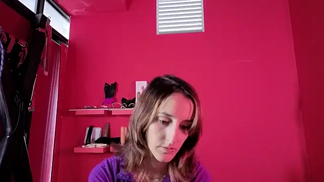 Ambar Roux  online show from December 2025 01:48:01 PM