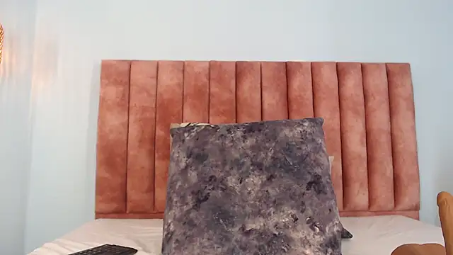 Snapshot of violeta_leon chatting on February 2026 06:26:01 AM violeta leon online show from February 2026 06:26:01 AM