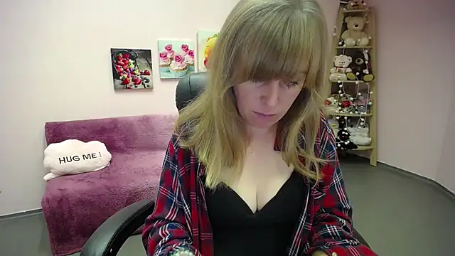 Hot Milady online show from October 2025 07:05:02 AM