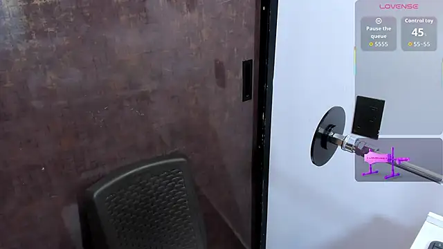 klhoe boobs online show from October 2025 03:38:01 AM