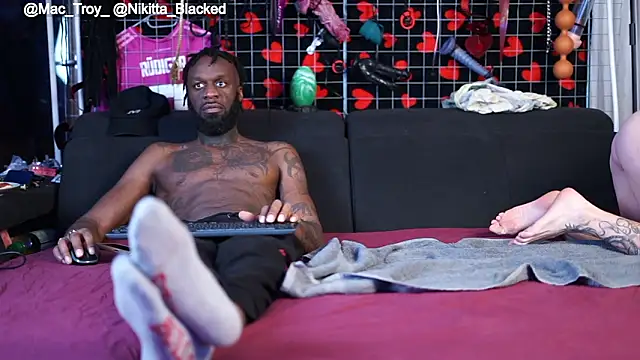 MacTroy online show from March 2026 05:38:01 PM