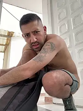 JuanZapata33 online show from December 2024 08:38:01 PM