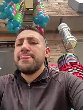 JuanZapata33 online show from December 2024 05:58:02 PM