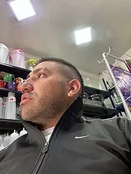 JuanZapata33 online show from January 2025 04:47:01 PM