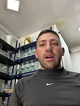 JuanZapata33 online show from February 2025 05:57:01 PM