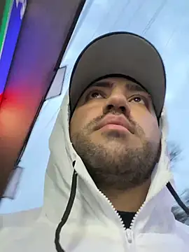 JuanZapata33 online show from March 2025 11:11:01 PM