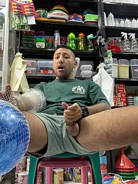 JuanZapata33 online show from September 2025 05:02:01 PM