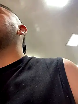 JuanZapata33 online show from September 2025 09:47:02 PM