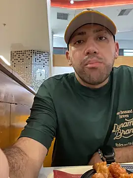 JuanZapata33 online show from October 2025 08:54:02 PM