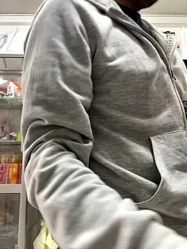 JuanZapata33 online show from January 2026 07:19:02 PM