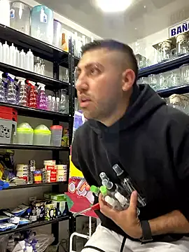 JuanZapata33 online show from January 2026 09:41:01 PM