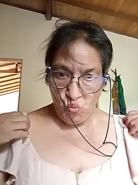 florecita69 online show from October 2025 08:30:02 PM