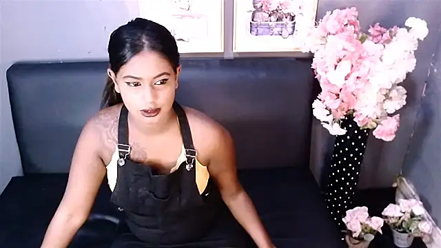 Snapshot of Littleindianmilf chatting on February 2025 07:52:02 AM Littleindianmilf online show from February 2025 07:52:02 AM