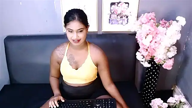 Snapshot of Littleindianmilf chatting on February 2025 11:19:02 AM Littleindianmilf online show from February 2025 11:19:02 AM