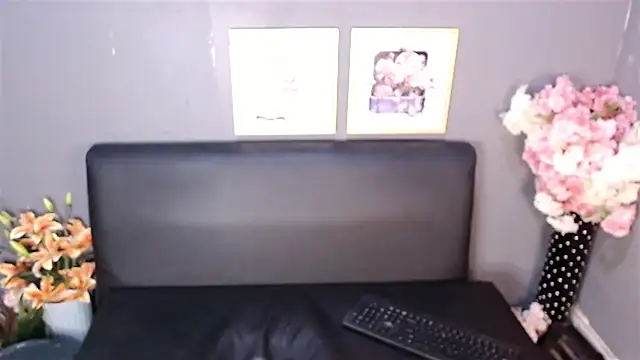 Snapshot of Littleindianmilf chatting on March 2025 08:54:02 AM Littleindianmilf online show from March 2025 08:54:02 AM