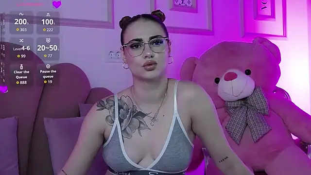 Abby  White online show from September 2025 03:58:02 PM