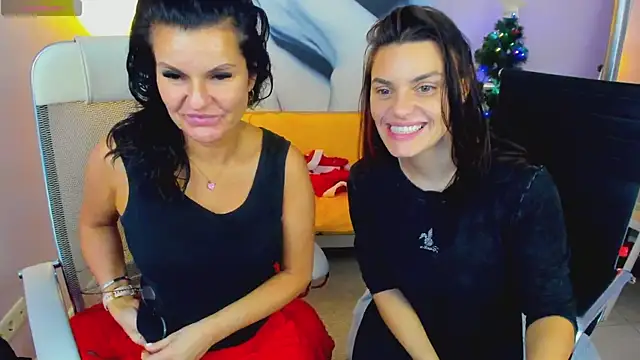 EricaAndPenelopa online show from December 2024 08:49:01 PM