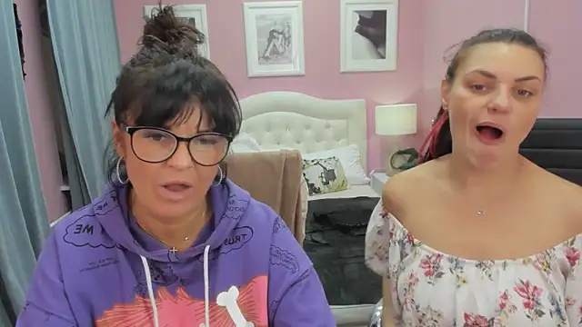 EricaAndPenelopa online show from November 2025 08:33:02 PM