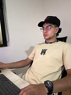 Amadeo Wild online show from January 2025 10:29:02 PM