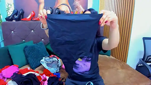 LauraSin online show from October 2025 03:38:01 AM