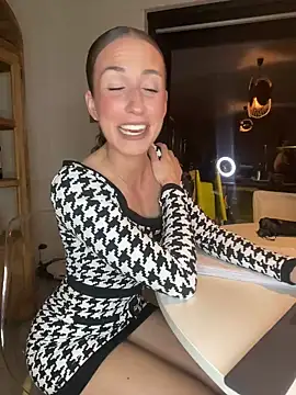 lola tentatiion online show from February 2025 08:36:01 PM