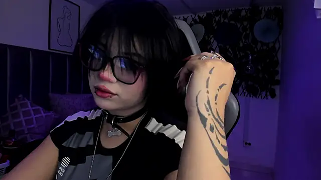 Snapshot of Kitty_Gang chatting on June 2026 01:30:02 AM Kitty Gang online show from June 2026 01:30:02 AM
