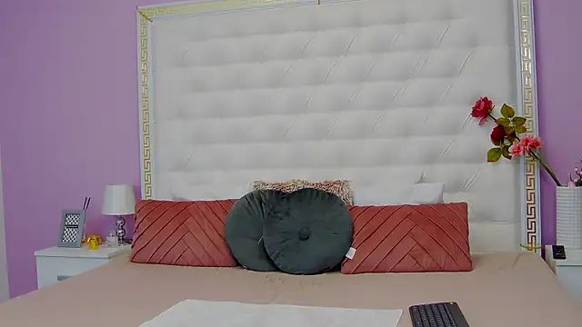 Lenna Paul online show from January 2025 06:09:02 PM