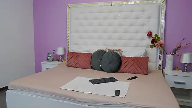 Lenna Paul online show from February 2025 02:50:02 AM