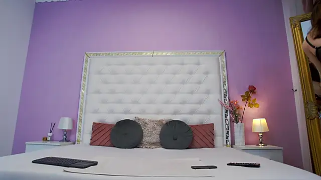 Lenna Paul online show from November 2025 04:56:01 AM