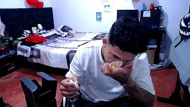 Snapshot of freddy_romas chatting on May 2026 11:01:04 PM freddy romas online show from May 2026 11:01:04 PM