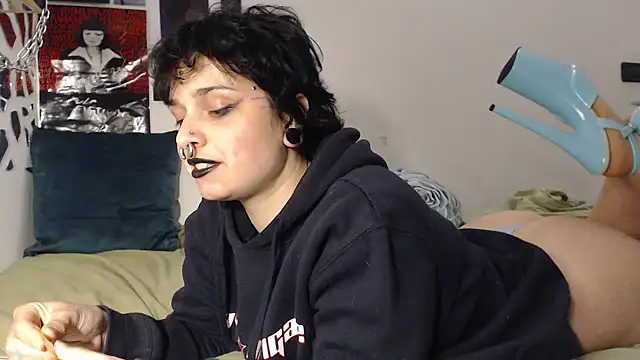 kinkyspirali online show from December 2025 07:30:02 PM