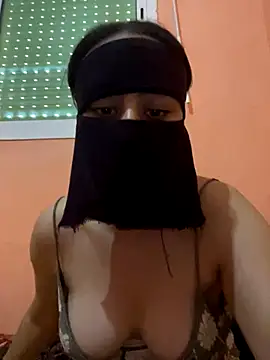 Lalou online show from November 2025 01:10:01 PM