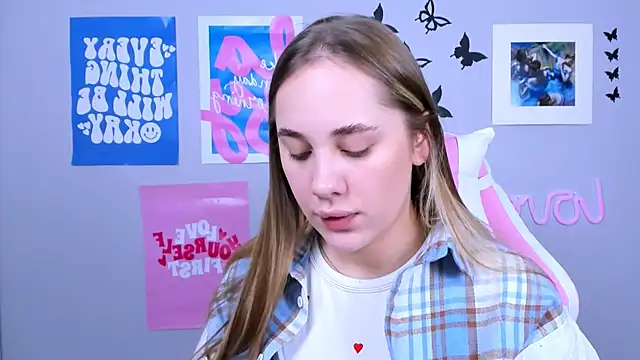 MiaMilas online show from December 2024 04:13:01 AM