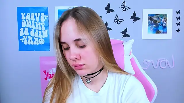 MiaMilas online show from December 2024 04:44:02 AM