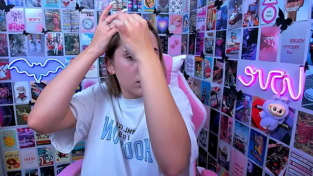 MiaMilas online show from October 2025 05:31:02 PM