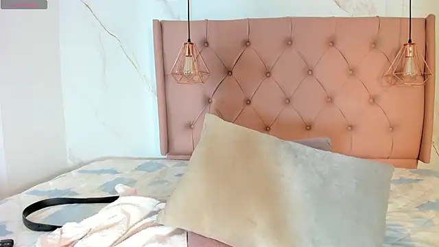 kristakinnky online show from December 2024 05:40:02 PM