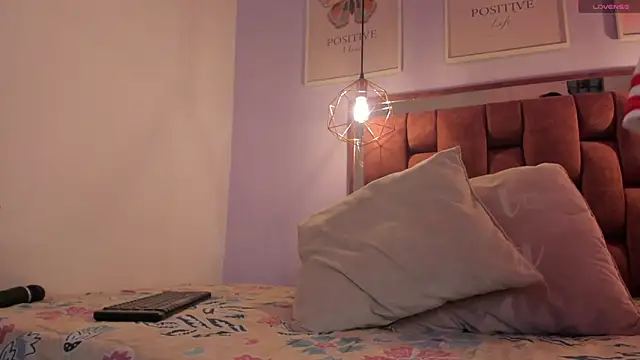 kristakinnky online show from October 2025 01:41:02 PM