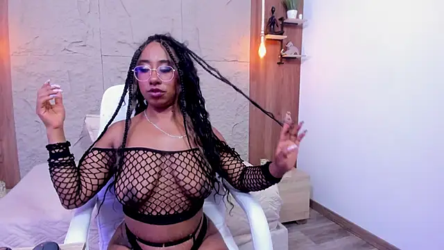 Snapshot of _Eveelyn chatting on March 2025 10:18:02 PM Eveelyn online show from March 2025 10:18:02 PM