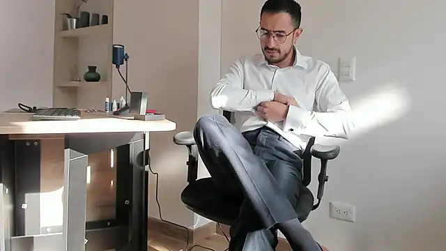 Snapshot of pablo-rincon95 chatting on February 2025 12:47:02 PM pablo-rincon95 online show from February 2025 12:47:02 PM