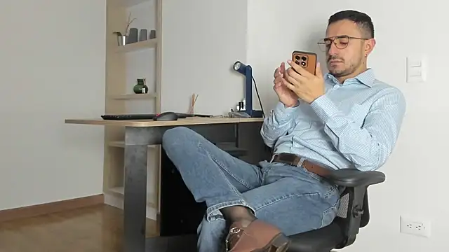 Snapshot of pablo-rincon95 chatting on March 2025 12:11:02 PM pablo-rincon95 online show from March 2025 12:11:02 PM