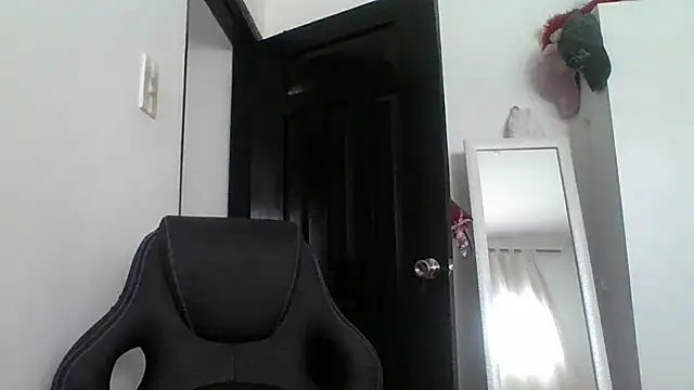 Anne kis online show from January 2025 05:05:01 PM