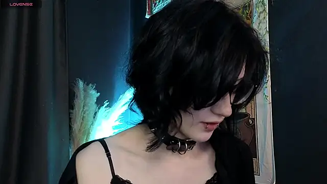 dark vamp  online show from December 2024 09:17:01 PM