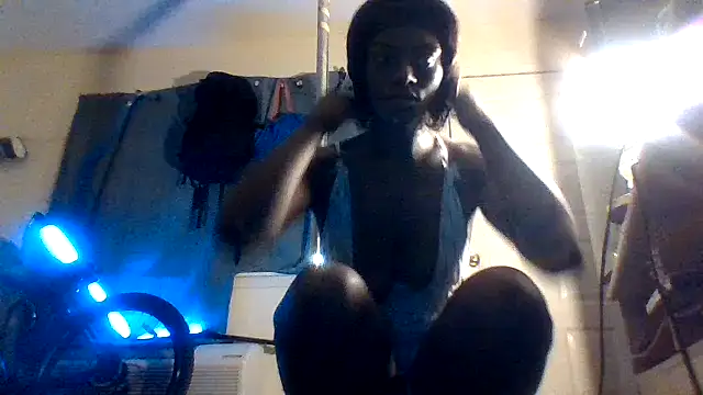 Snapshot of Wettebonnyy chatting on February 2025 07:15:01 AM Wettebonnyy online show from February 2025 07:15:01 AM