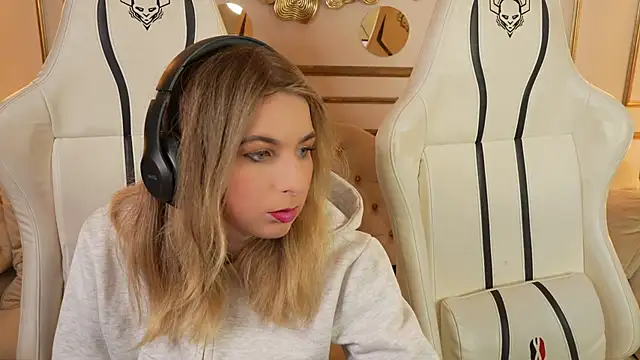 Snapshot of Inessa_Song chatting on December 2024 12:52:02 AM Inessa Song online show from December 2024 12:52:02 AM