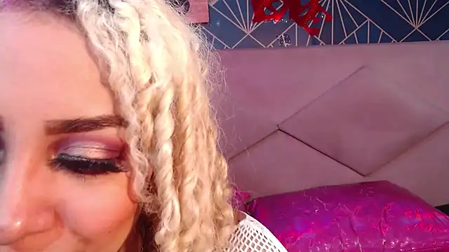 Lucy White   online show from February 2025 09:52:02 PM